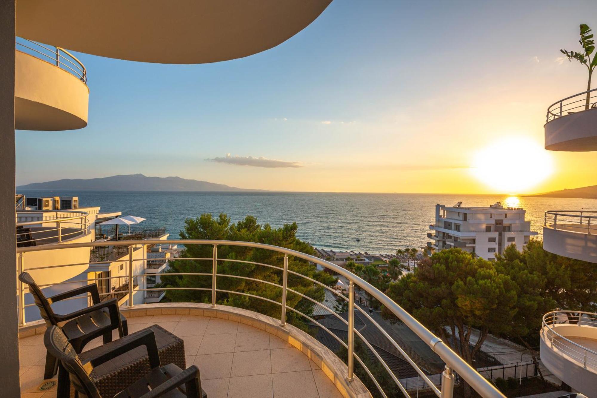 Hotel Sea Breeze Sarandë Eksteriør bilde