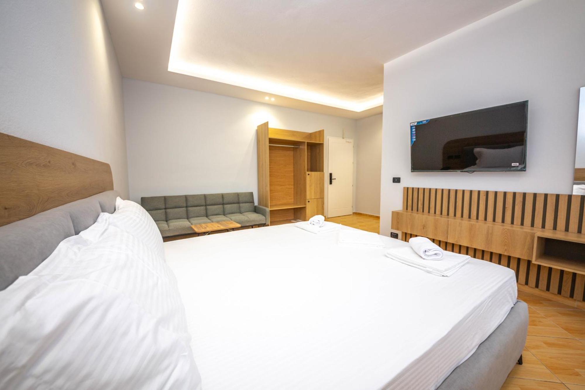 Hotel Sea Breeze Sarandë Eksteriør bilde