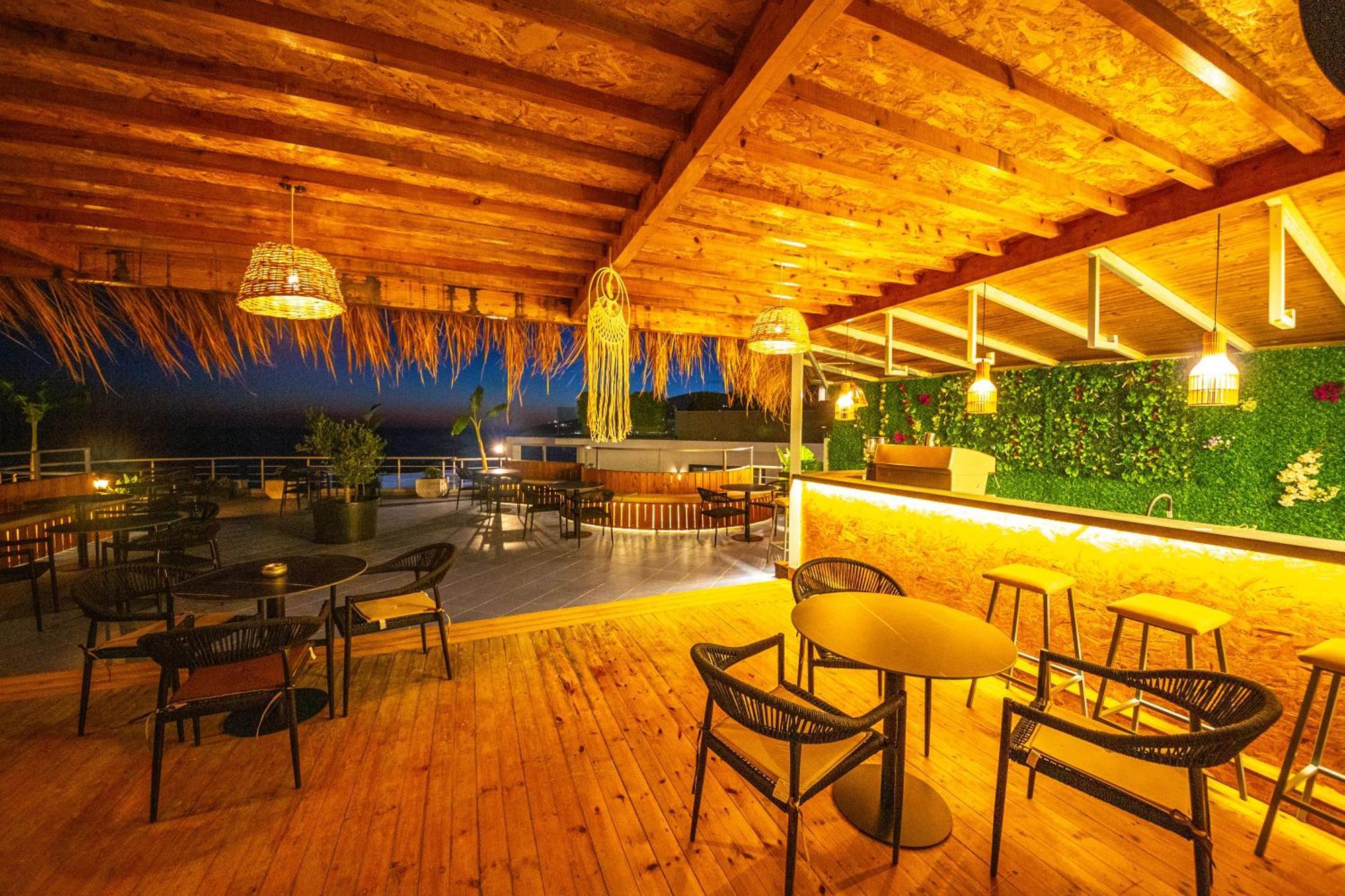 Hotel Sea Breeze Sarandë Eksteriør bilde