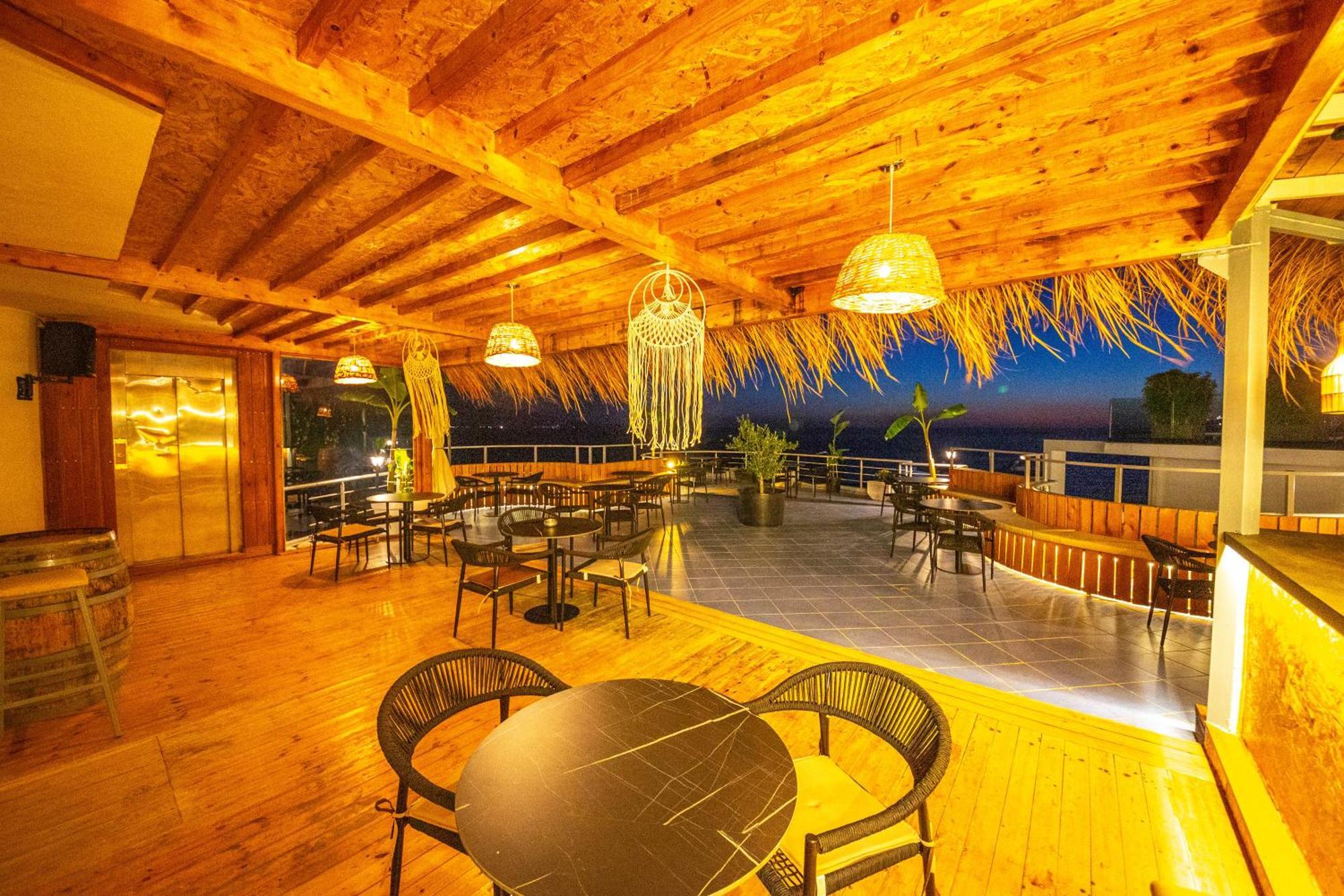Hotel Sea Breeze Sarandë Eksteriør bilde