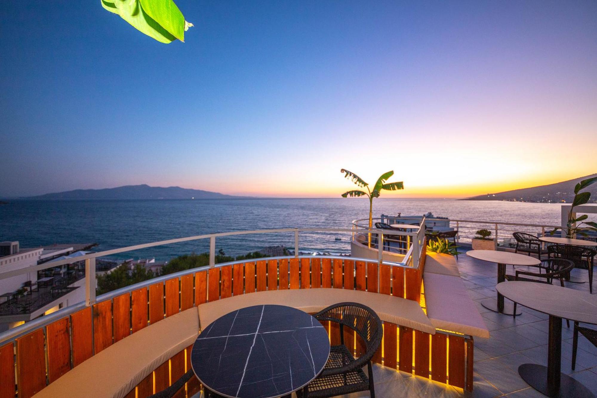 Hotel Sea Breeze Sarandë Eksteriør bilde