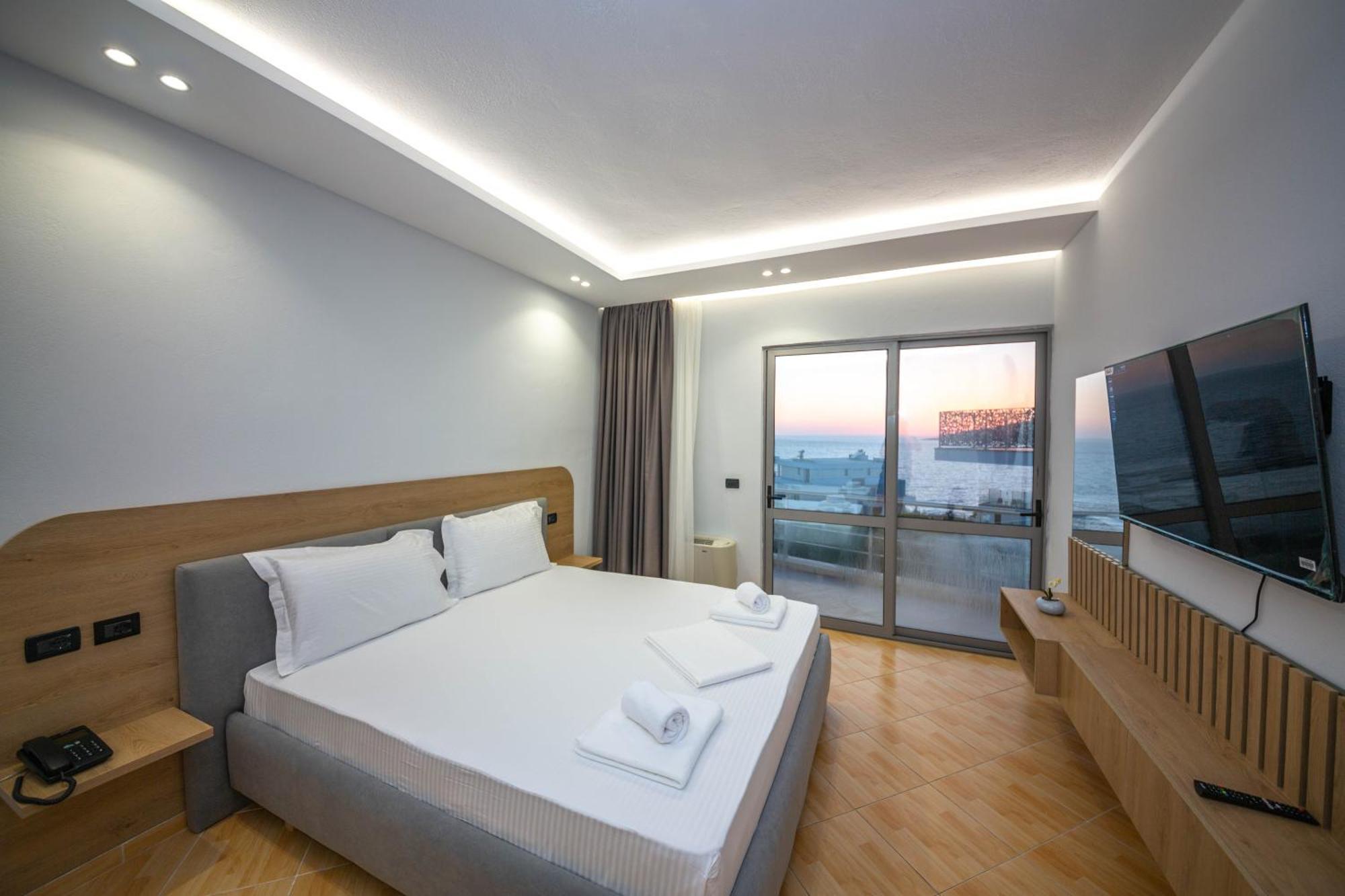 Hotel Sea Breeze Sarandë Eksteriør bilde