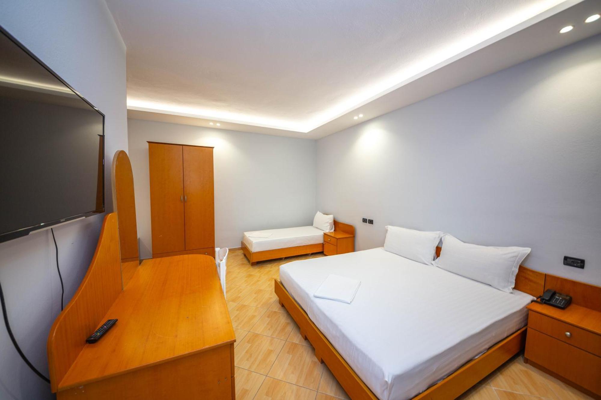 Hotel Sea Breeze Sarandë Eksteriør bilde