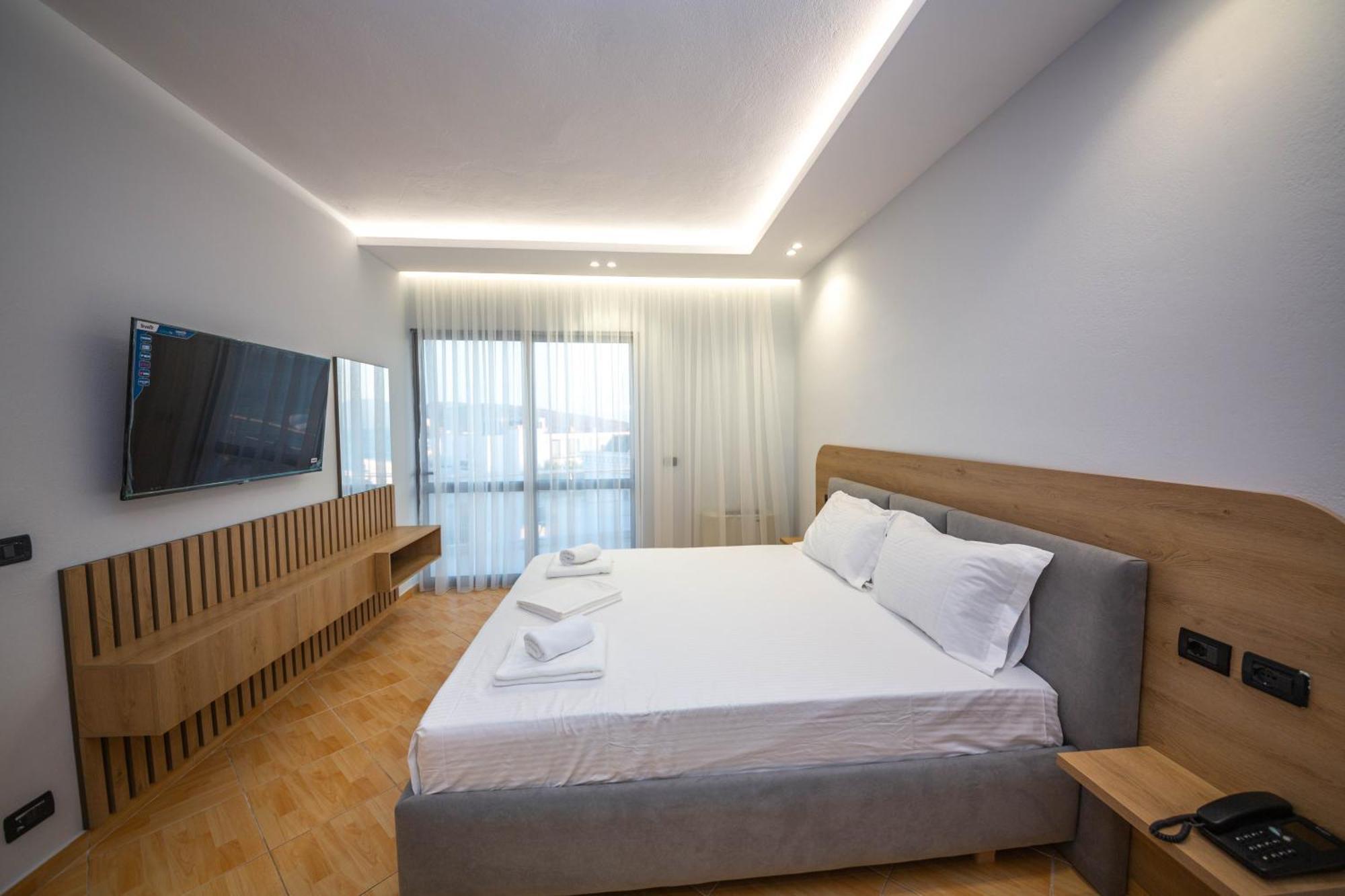 Hotel Sea Breeze Sarandë Eksteriør bilde