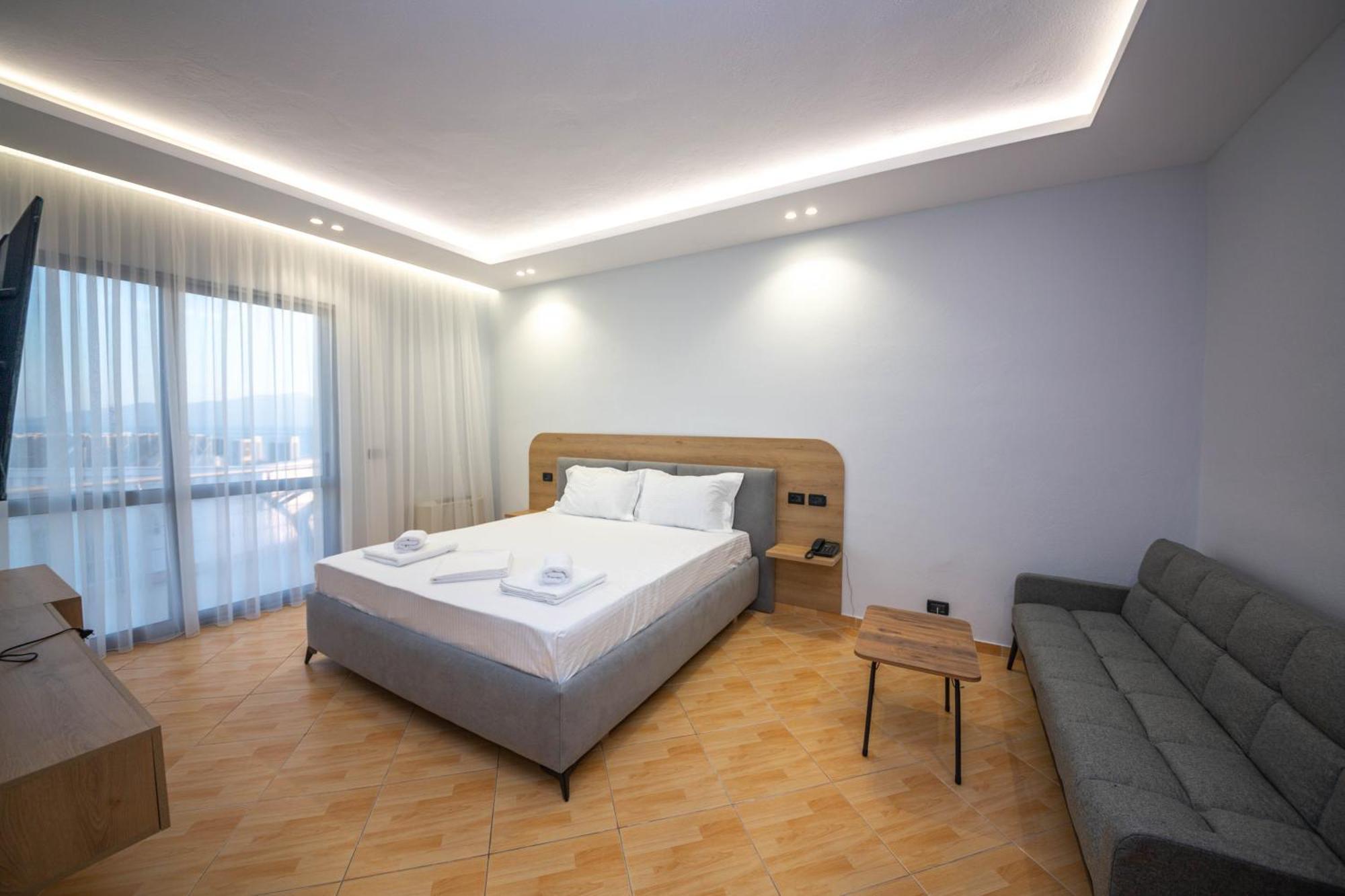 Hotel Sea Breeze Sarandë Eksteriør bilde