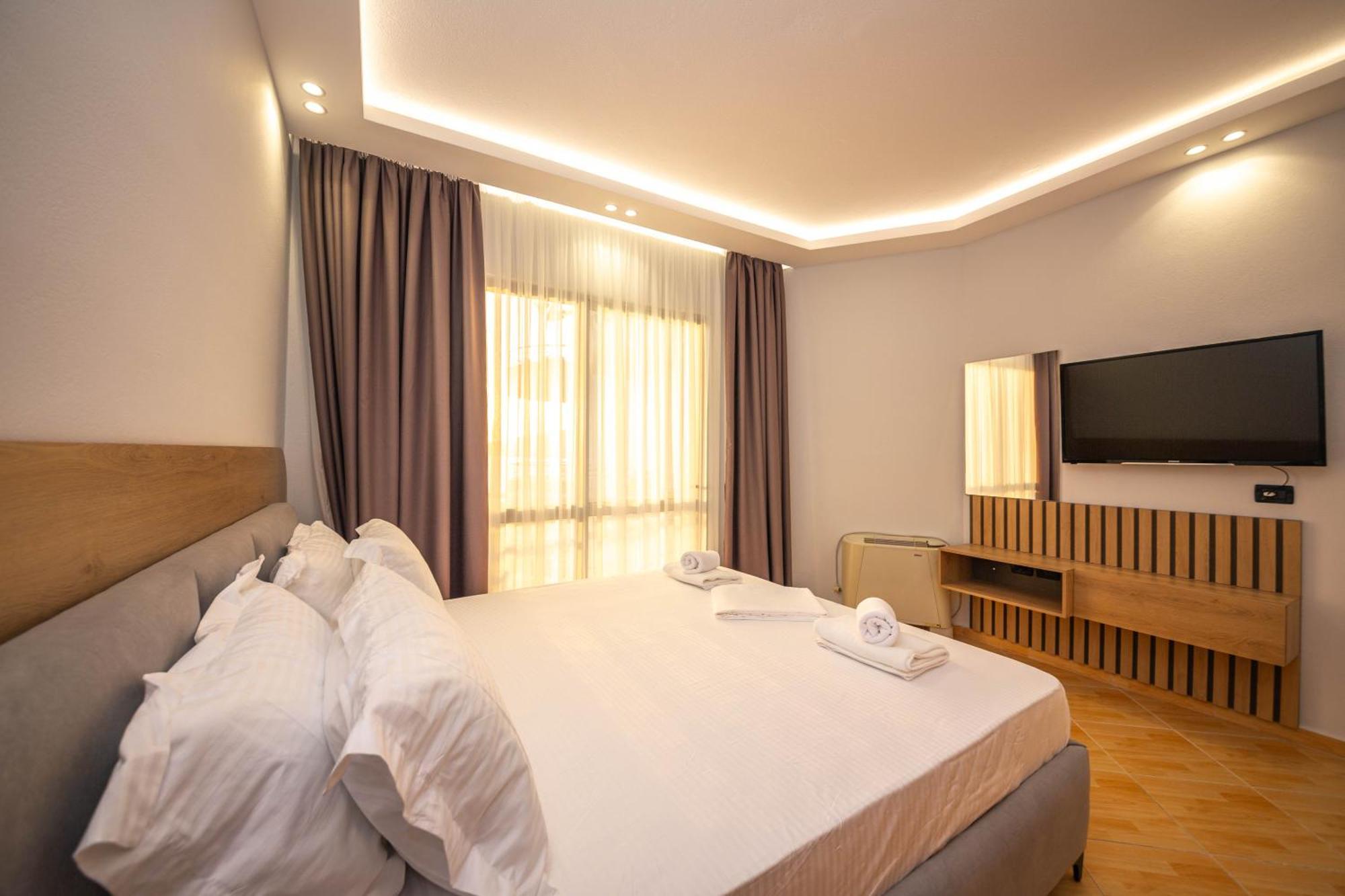 Hotel Sea Breeze Sarandë Eksteriør bilde