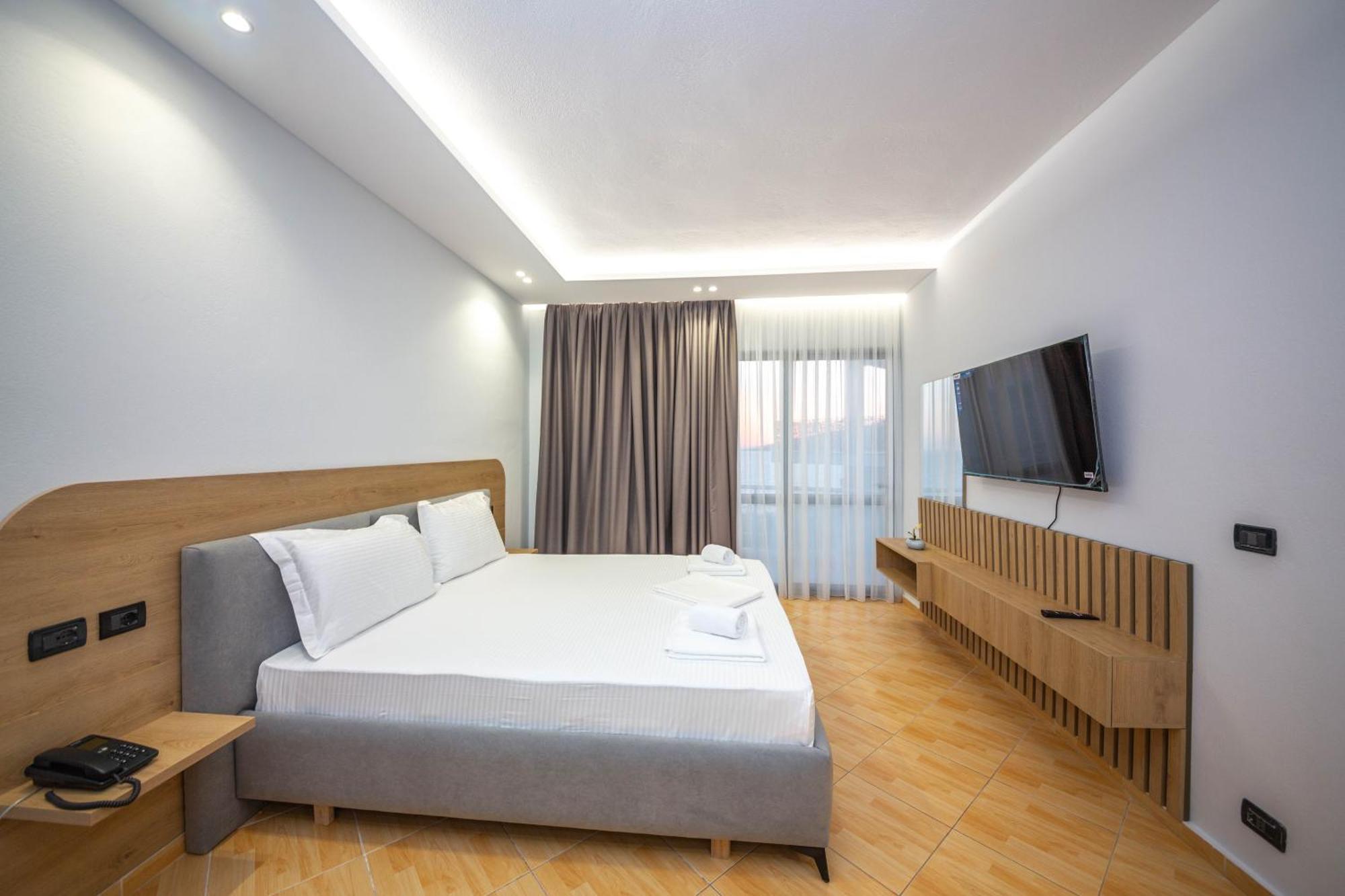 Hotel Sea Breeze Sarandë Eksteriør bilde