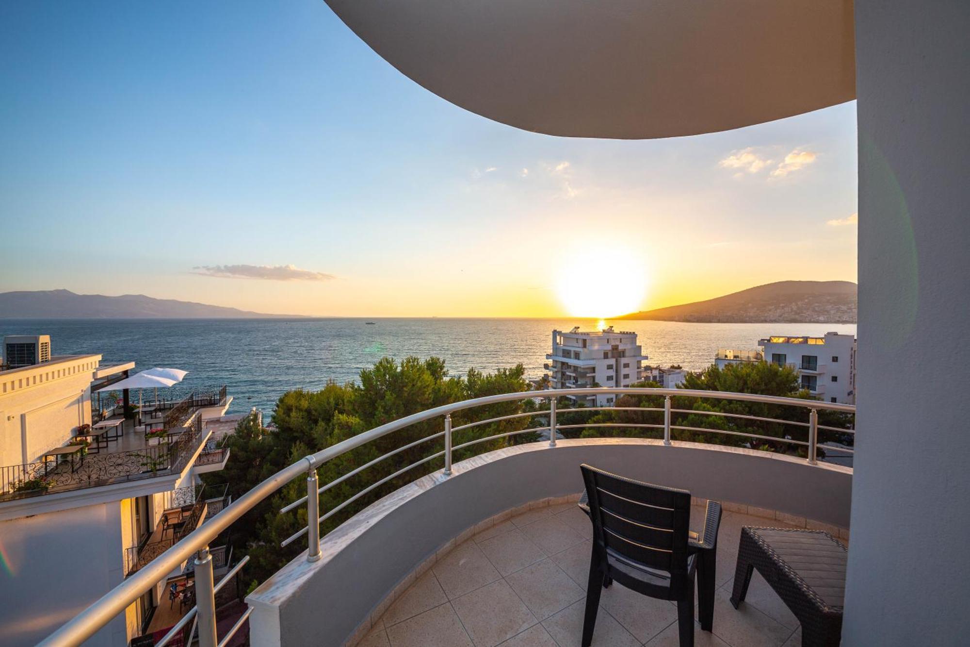 Hotel Sea Breeze Sarandë Eksteriør bilde