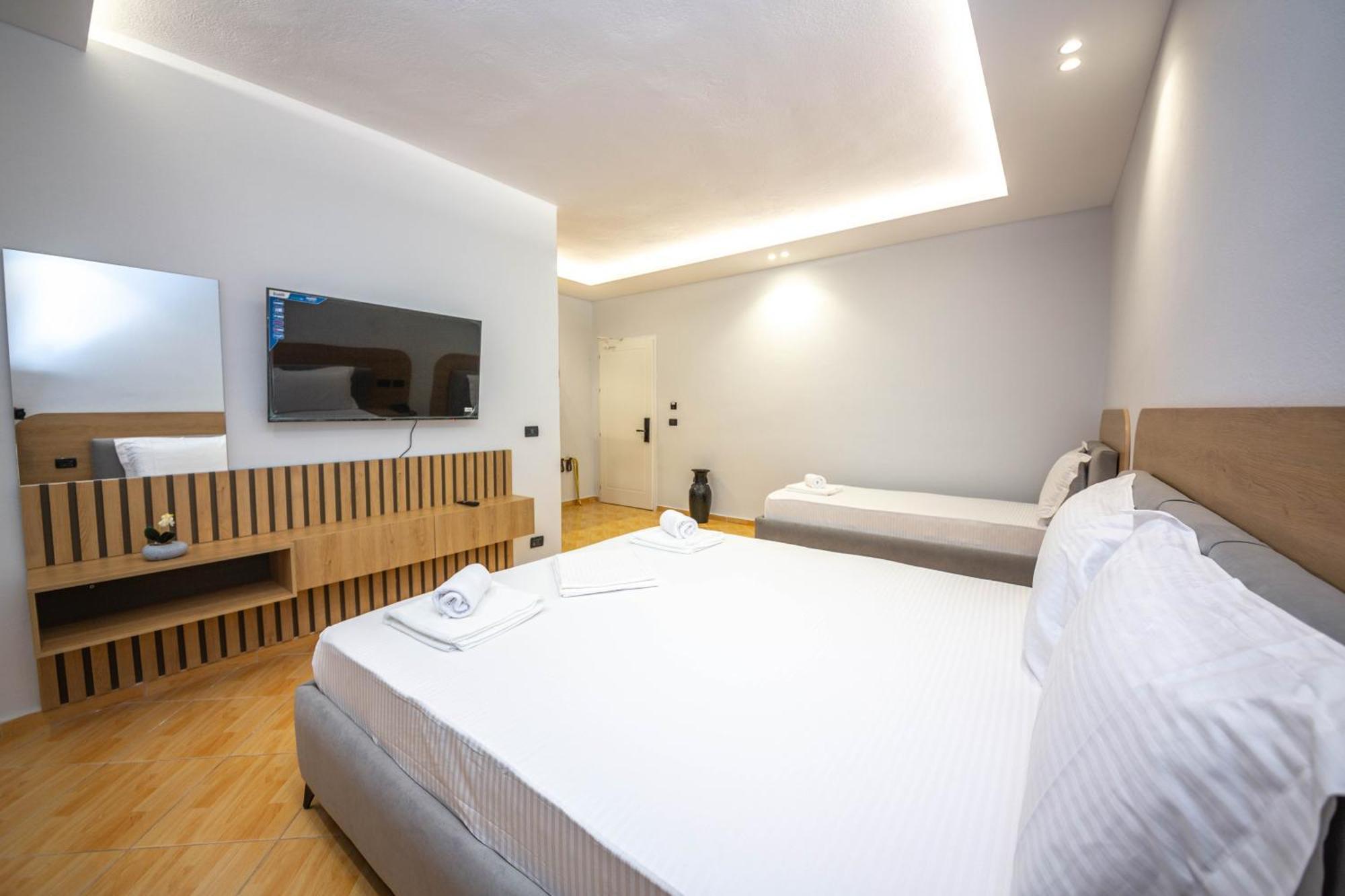 Hotel Sea Breeze Sarandë Eksteriør bilde