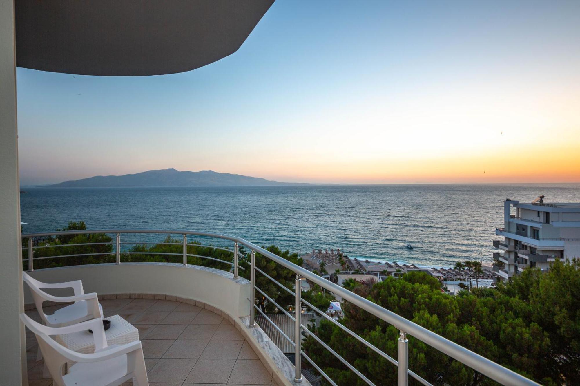 Hotel Sea Breeze Sarandë Eksteriør bilde