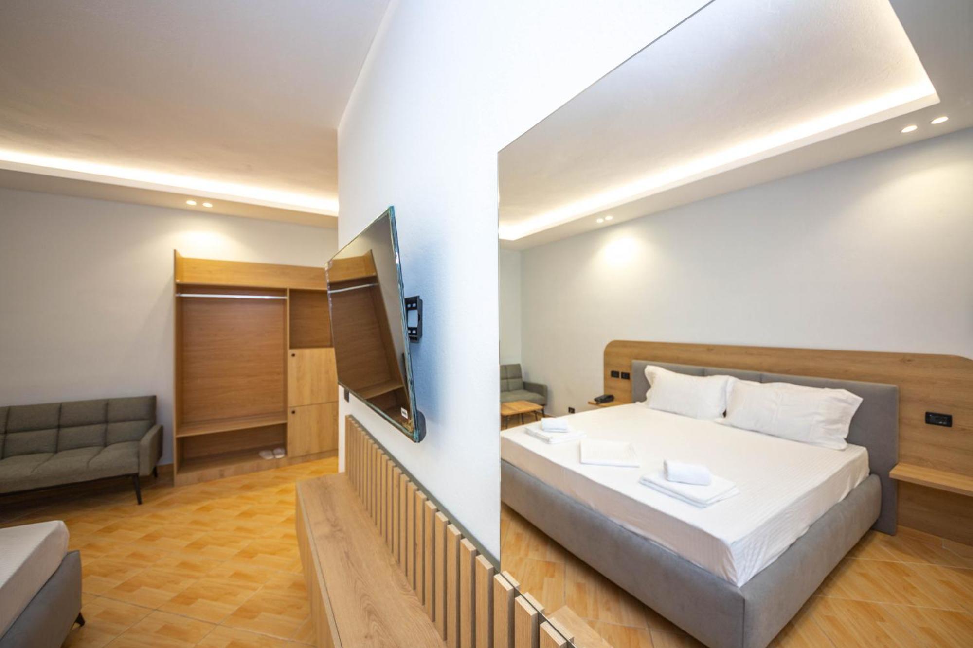 Hotel Sea Breeze Sarandë Eksteriør bilde